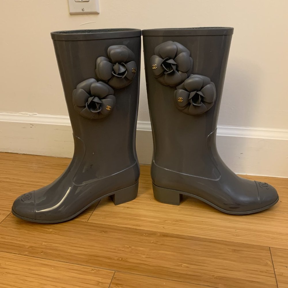 CHANEL Interlocking CC Logo Rubber Rain Boots - Picture 5 of 11